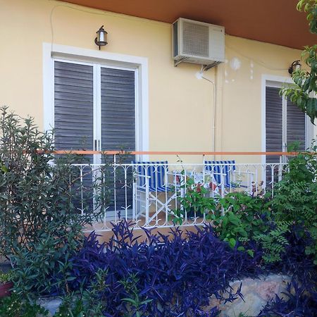 Mema'S Tranquil Studio In Patra - Free Parking Eksteriør bilde