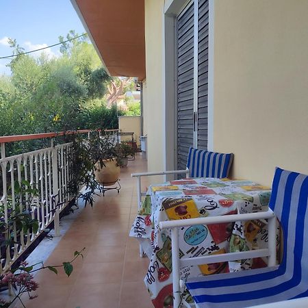 Mema'S Tranquil Studio In Patra - Free Parking Eksteriør bilde